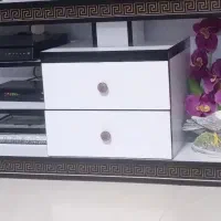 یک عدد میز تلویزیون طرح چوب