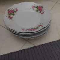 تعدادی ظرف به فروش میرسد
