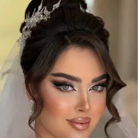 خدمات تخصصی میکاپ و شنیون باهم ۹۵۰