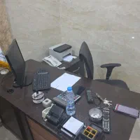 به یک نفرخانم منشی ویک نفرخانم حسابدار