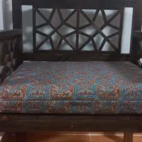 سه عدد صندلی چوبی سنتی