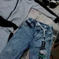 تعداد زیادی لباس واسباب بازی