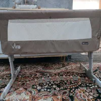 تخت کنار مادر