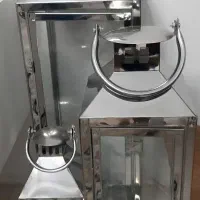 فانوس فلزی کنار سالنی
