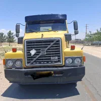 ولوو کشنده ده چرخ و تریلی تانکر