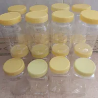 تعدادی ظرف جای عسل .آکبند|ظروف نگهدارنده، پلاستیکی، یک‌بارمصرف|بروجرد, |دیوار
