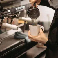 باریستا خانم جهت کار در قهوه و ....