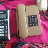 دوعددتلفن قدیمی وتکنوتل وایفون درحد