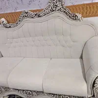 مبل نیمه کلاسیک.