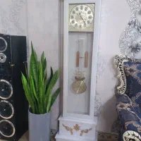 ساعت ایستاده سالم و تمیز