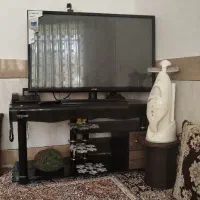 میز و تلویزیون 43اینچ