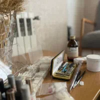مقداری وسایل کاشت ناخن