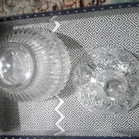 تعدادی استکان و قندان