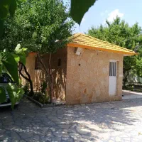 ابتدای-حاشیه-پیروزی-250-متر-دو-ممر