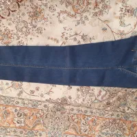 شلوار لی  به رنگ آبی خوش رنگ