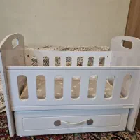 گهواره کنار تخت مادر