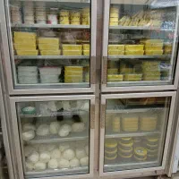 نیروکار در مغازه لبنیات بستنی