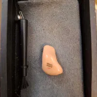 فروش سمعک دست دوم همراه با ۳ بسته باتری