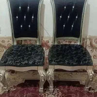 دو عدد صندلی