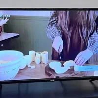 تلویزیون سام به همراه براکت دیواری