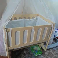گهواره کنار مادر