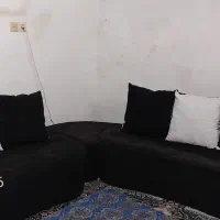 مبل ال مشکی با ۷تا کوسن سفید مشکی ۴میلیون