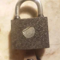 قفل نو همراه کلیداش