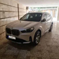 بی ام و x1 بنزینی 2024 ترخیص2026(4ماه کار)
