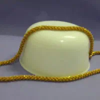 دوعدد ربع سکه ویک عدد گردنی خودکاری