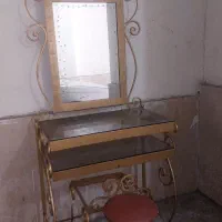 میز آرایش فرفورژه طرح هخامنشی طلایی