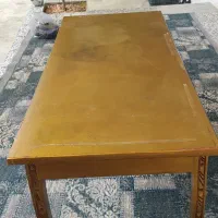 میز چوبی جلو مبلی
