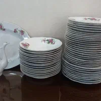 ظروف گل سرخی و قدیمی