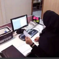 یک نفر خانم مسلط به امور کامپیوتری
