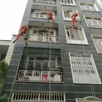 جوشکاری تابلو در ارتفاع و نما ساختمان باطناب و..