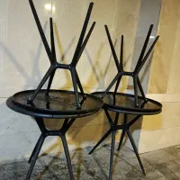 میز گرد کافه محکم