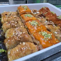 فروشنده خانم ترجیحا زیر ۴۰ سال