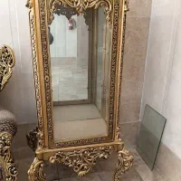 ویترین چوبی طلایی