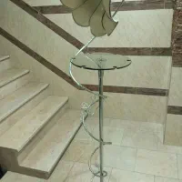 آباژور ایستاده