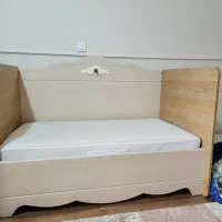 تخت نوزادی برند ژیک (در حد نو)
