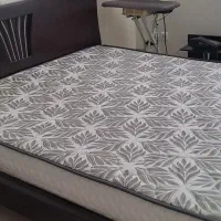 تختخواب دونفره باتشک نو و دوتا پاتختی