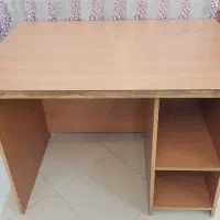 میز تحریر و کامپیوتر
