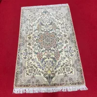 قالیچه اصفهان ۶۰ رج گل ابریشم نو کرم ترنجی