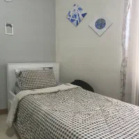 دوتا تخت تک نفره همراه کمد
