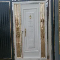 درب ورودی بغل شیشه