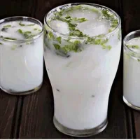 دوغ محلی گاو با طعم کلوس موسیر و نعنا پونه