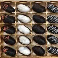 خرما شکلاتی با مغز نوتلا و نارگیل