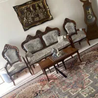 مبل میز نهار خوری ساعت ایستاده