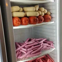 سوسیس و کالباس خانگی درکارگاه صنعتی و بهداشتی