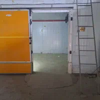 فروش-اجاره-سردخانه-روشن-در-حال-کاربا-ادوات-بارگیری