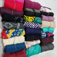 تعدادی شال و روسری